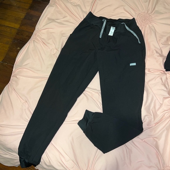 Women scrubs - Picture 2 of 4